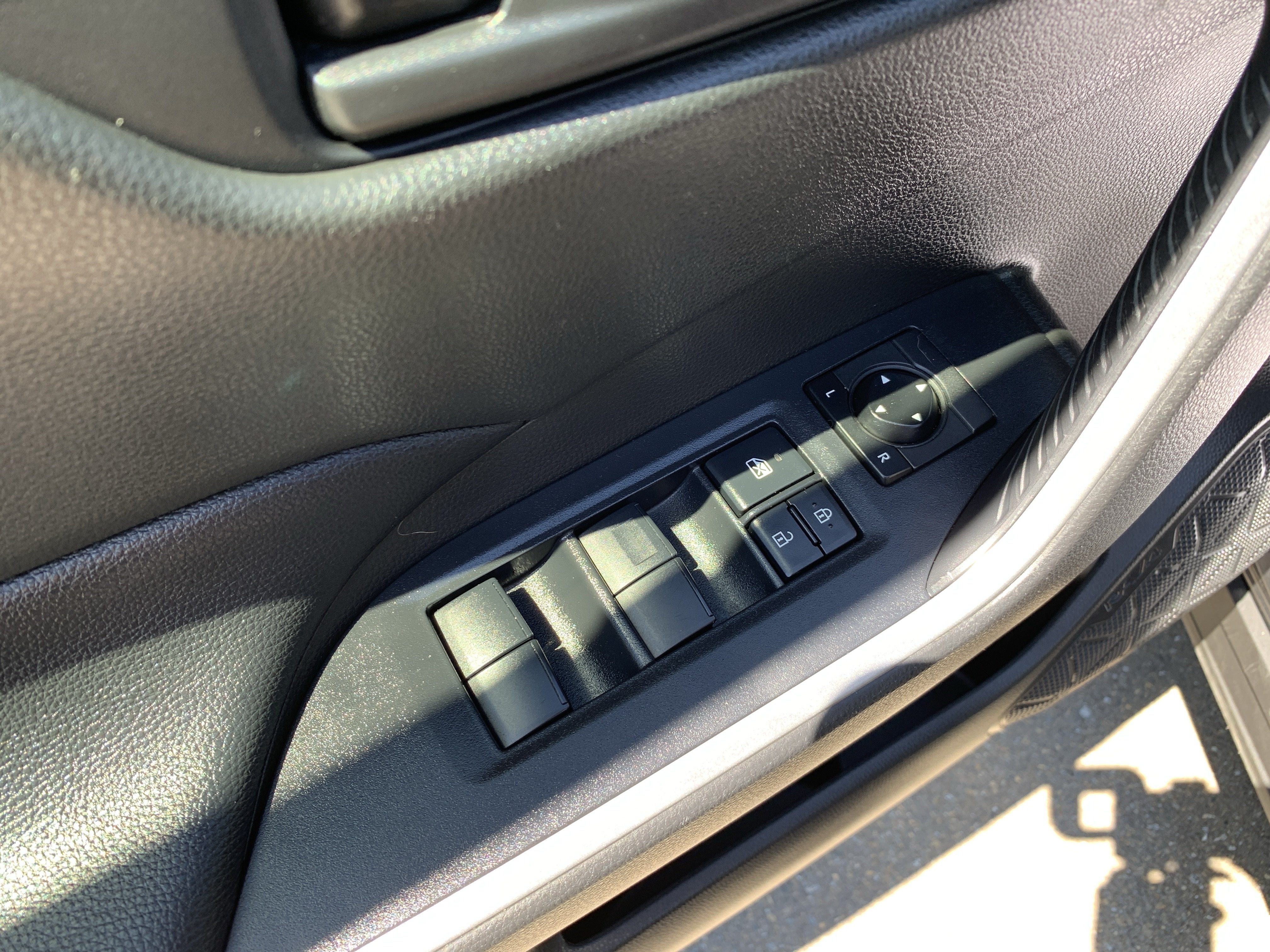 Used 2020 Toyota RAV4 LE w/ Carpet Mat Package AWD/4WD image 14