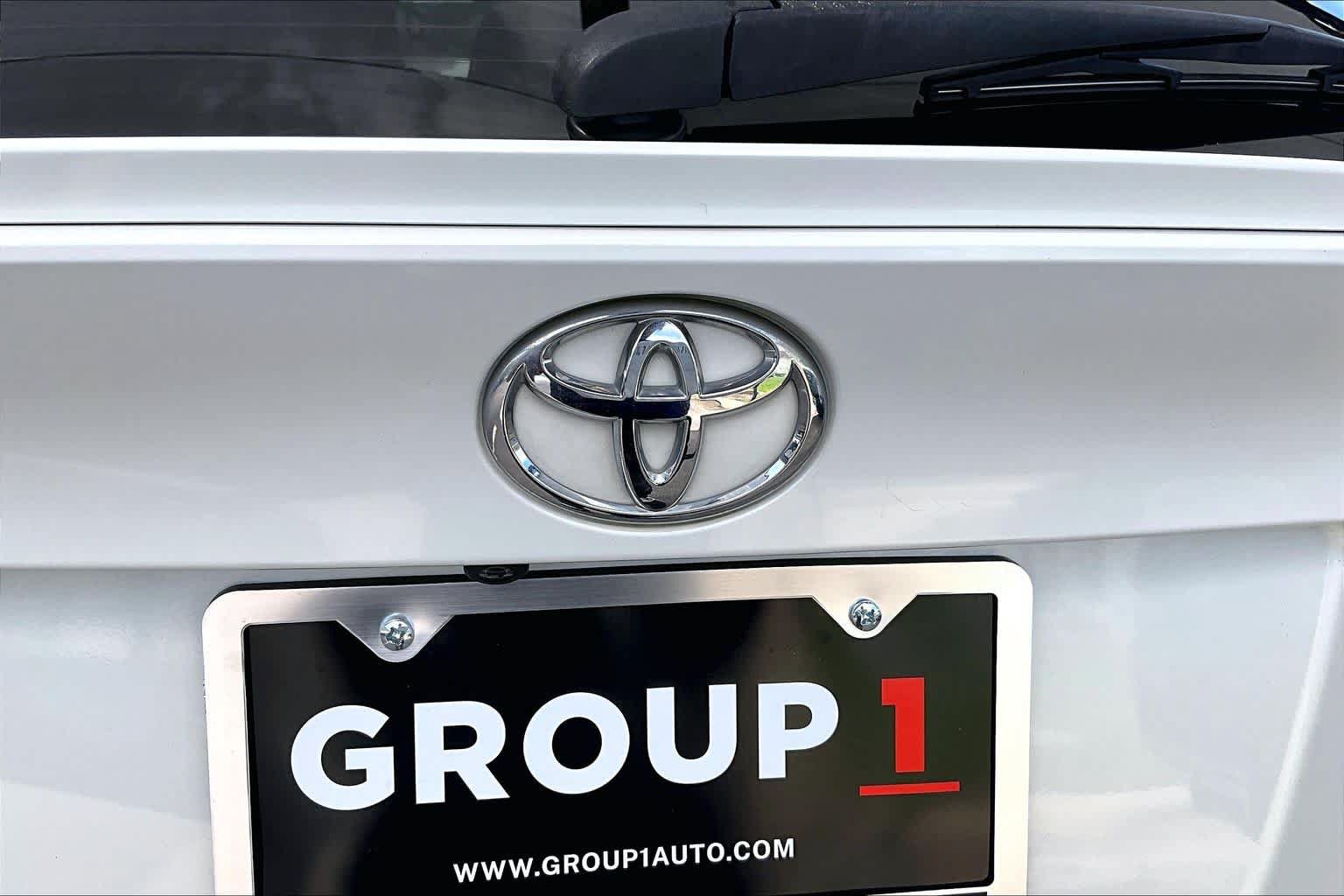 Used 2019 Toyota C-HR LE FWD image 30