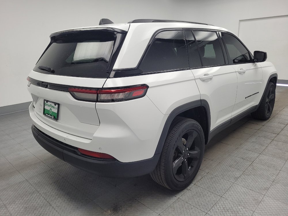 Used 2023 Jeep Grand Cherokee Altitude AWD/4WD image 9