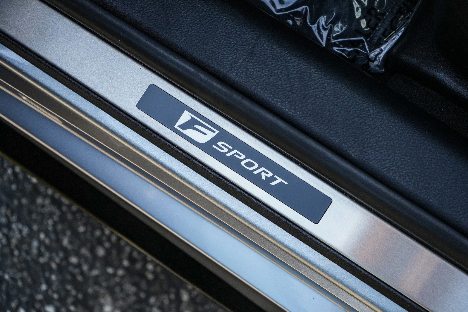 Used 2024 Lexus IS 500 RWD image 23