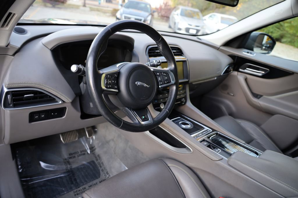 Used 2018 Jaguar F-PACE R-Sport AWD/4WD image 17
