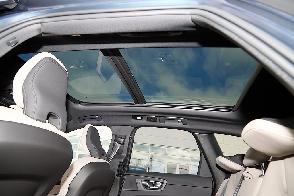 New 2026 Volvo XC60 B5 Plus w/ Protection Package Premier image 21