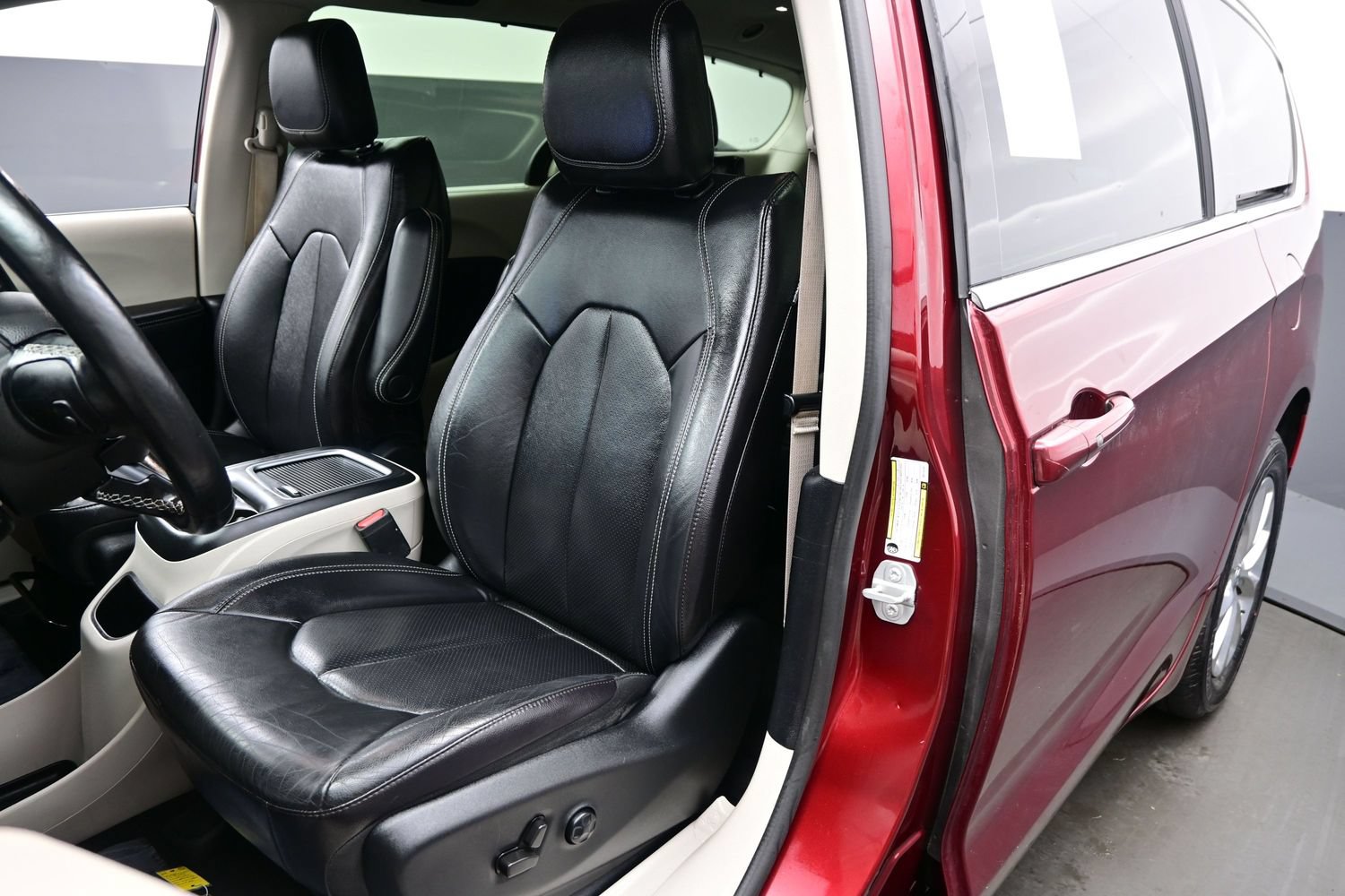 Used 2022 Chrysler Pacifica Touring-L AWD/4WD image 15