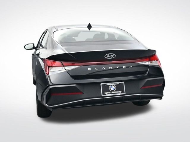 Used 2024 Hyundai Elantra SEL image 5