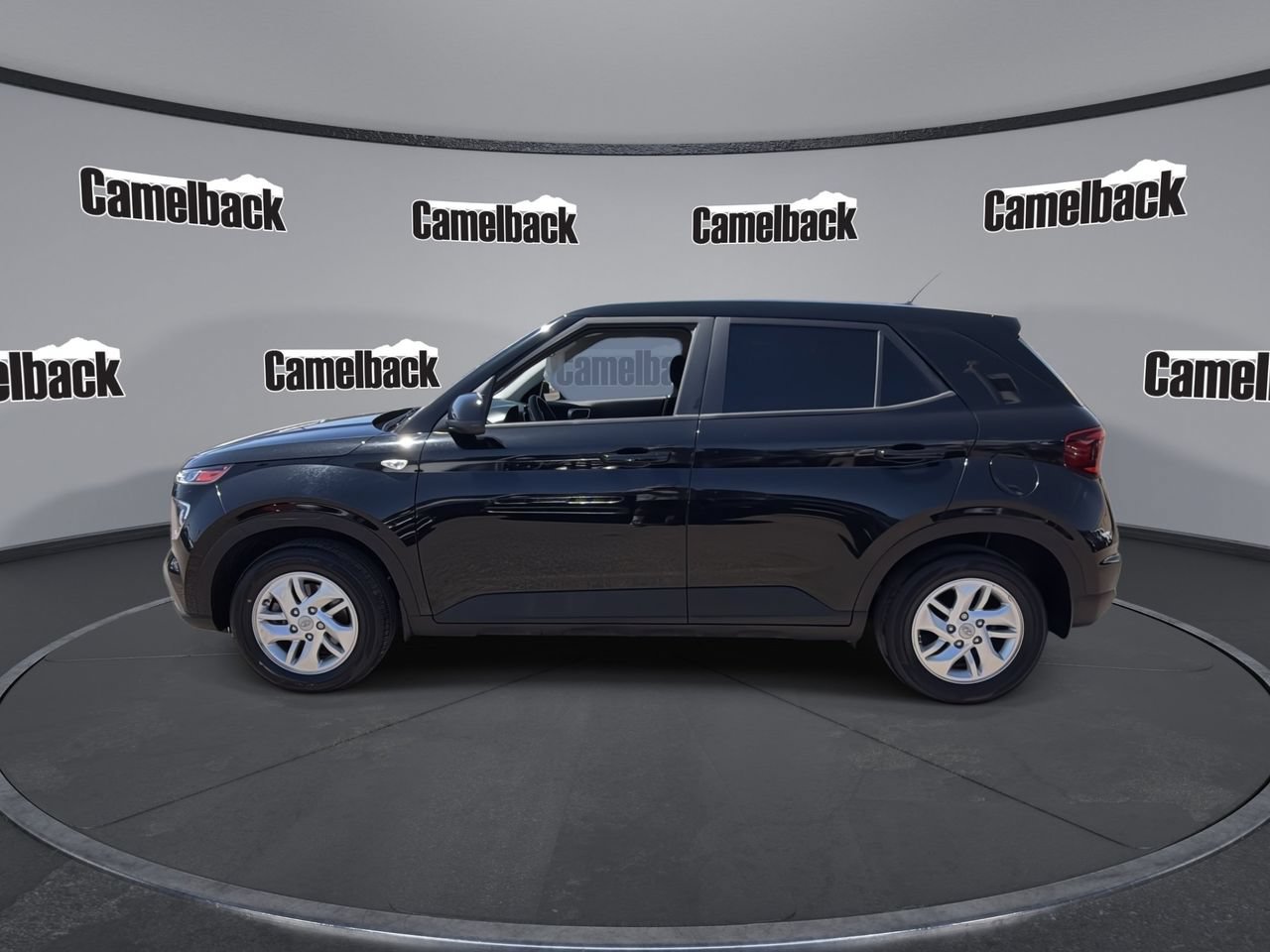 Used 2023 Hyundai Venue SE FWD image 4