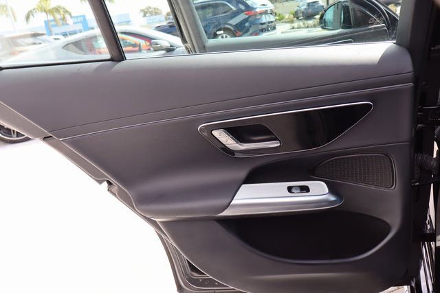 Used 2025 Mercedes-Benz E 350 4MATIC Sedan image 27