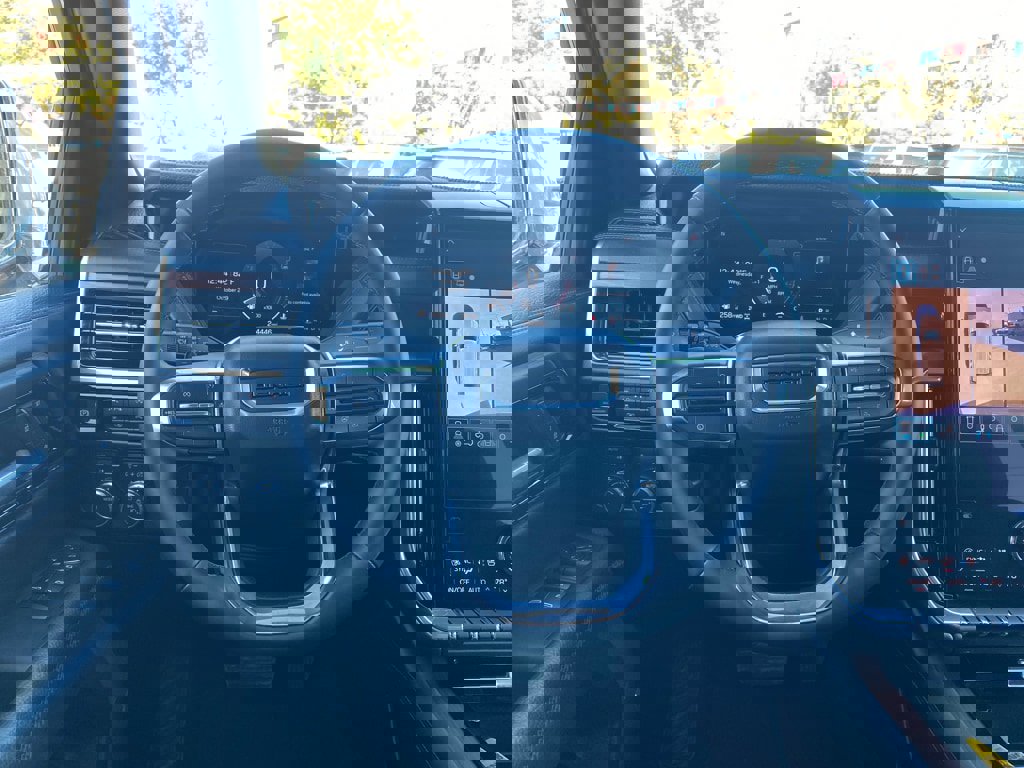 Used 2025 GMC Yukon XL Denali image 31