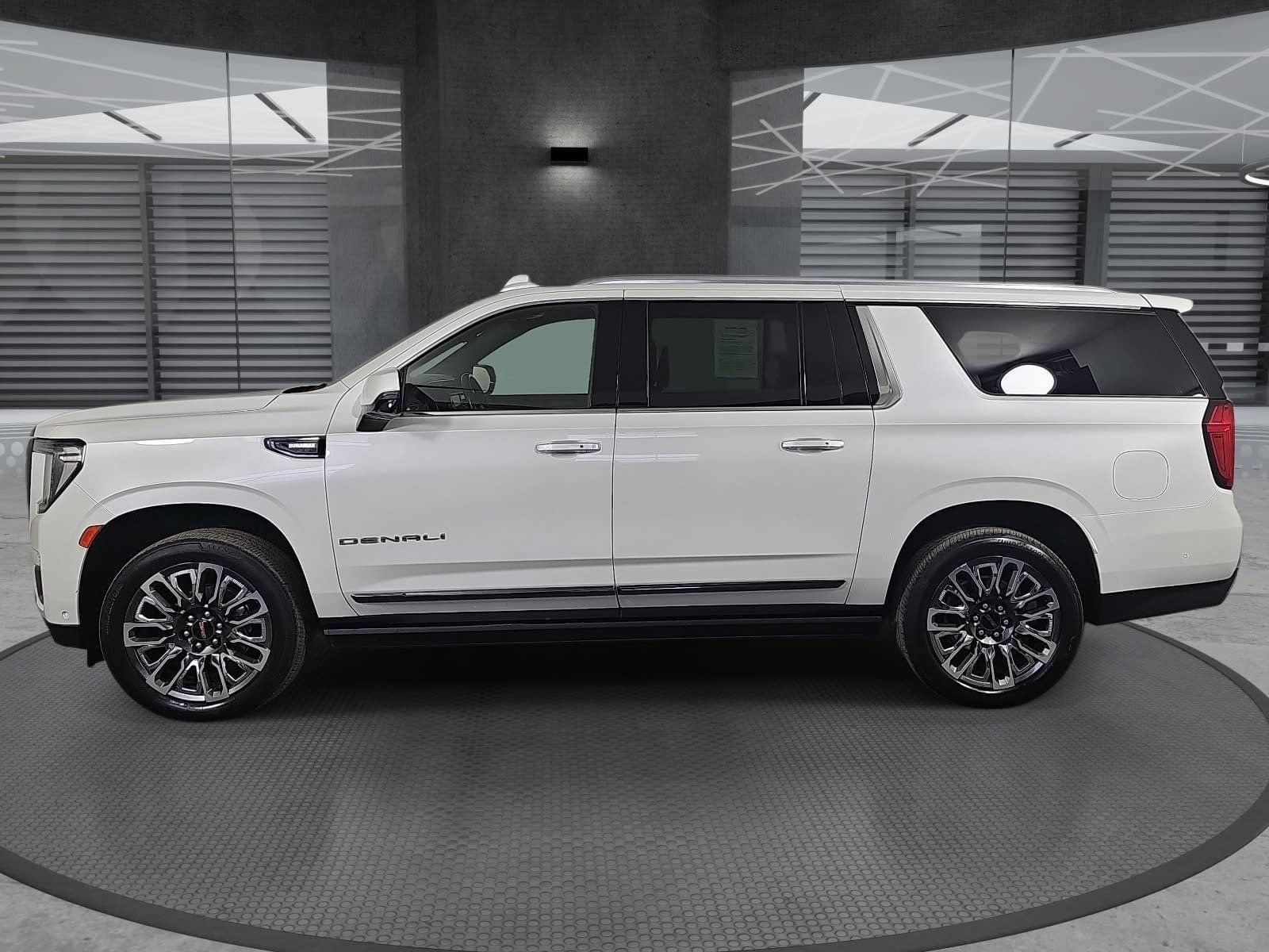 Used 2023 GMC Yukon XL Denali Ultimate AWD/4WD image 8