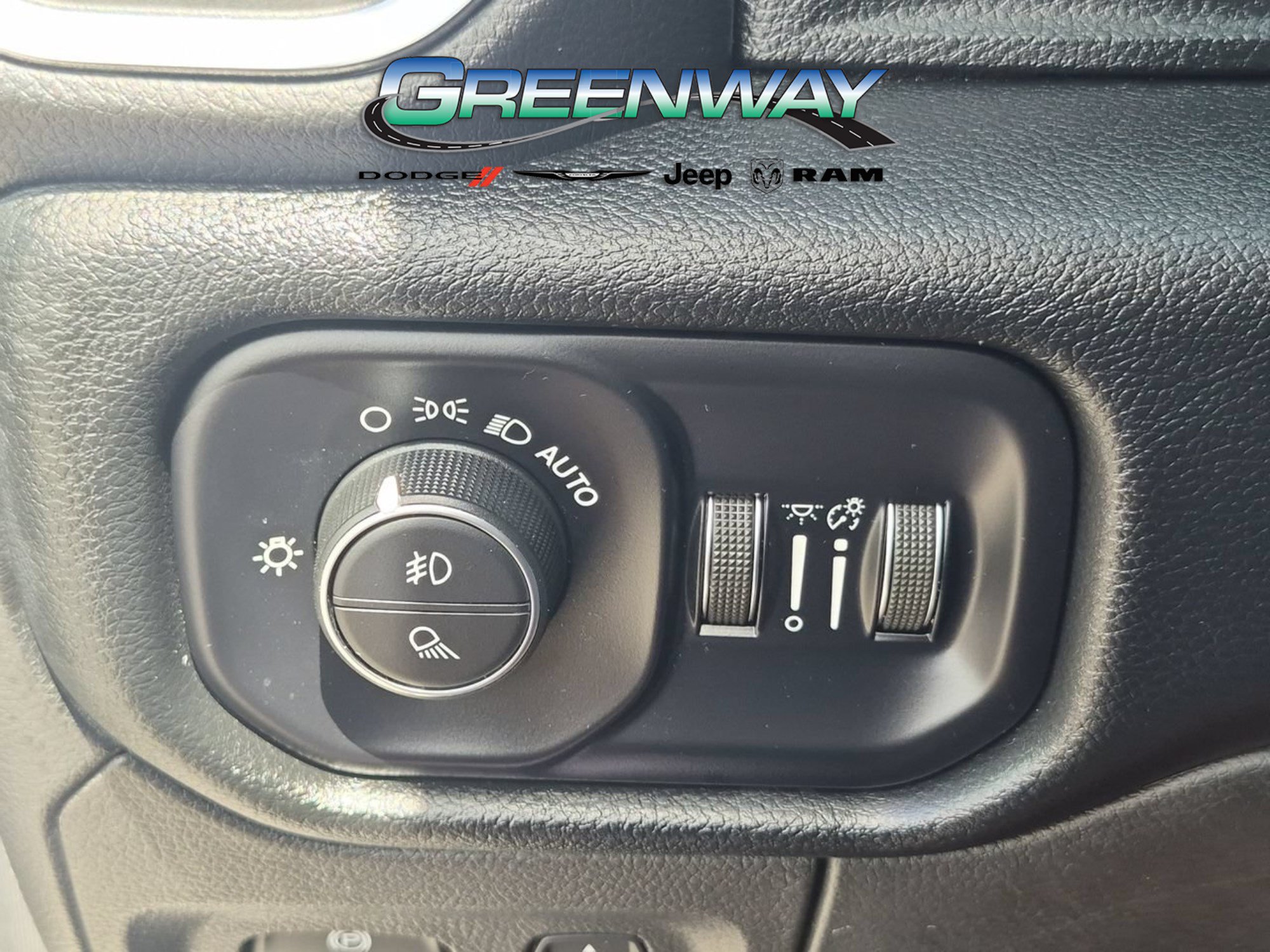 Used 2022 RAM 1500 Laramie w/ Sport Appearance Package AWD/4WD image 21