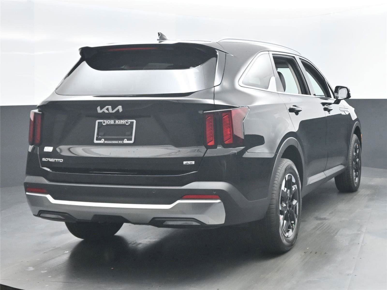 Used 2025 Kia Sorento S image 10