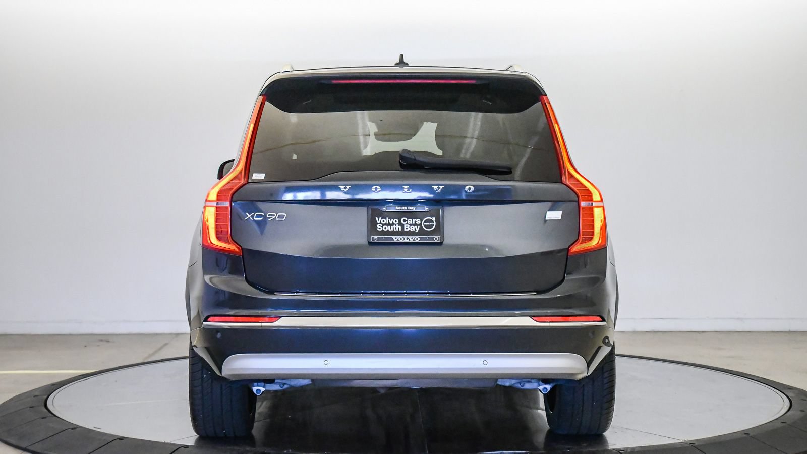 Used 2022 Volvo XC90 T8 Inscription Expression w/ Advanced Package AWD/4WD image 3