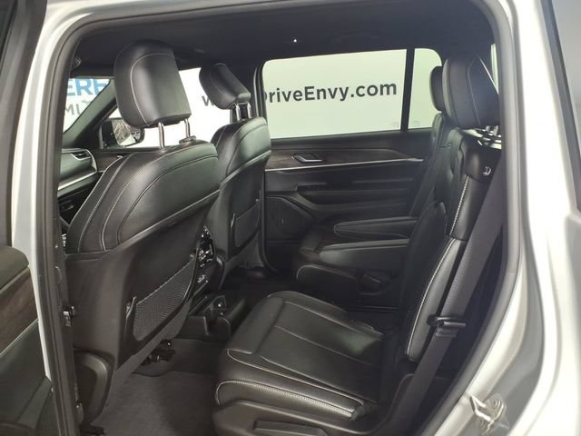 Used 2024 Jeep Grand Cherokee L Limited w/ Black Appearance Package AWD/4WD image 9