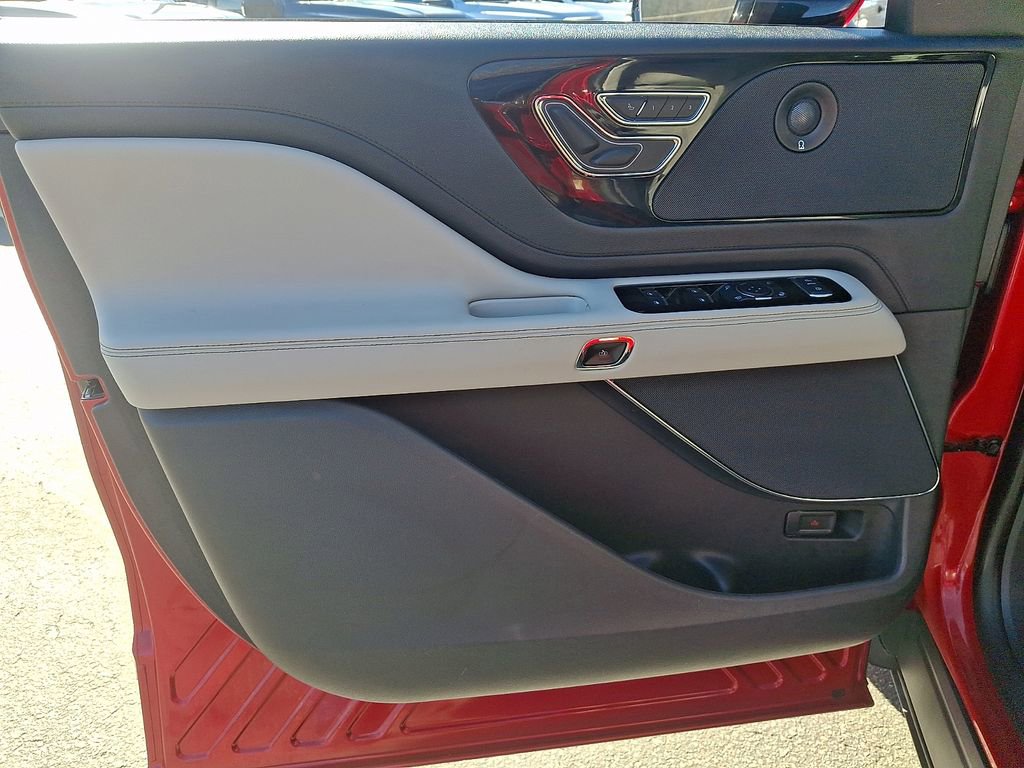 Used 2025 Lincoln Aviator Reserve w/ Illumination Package image 12