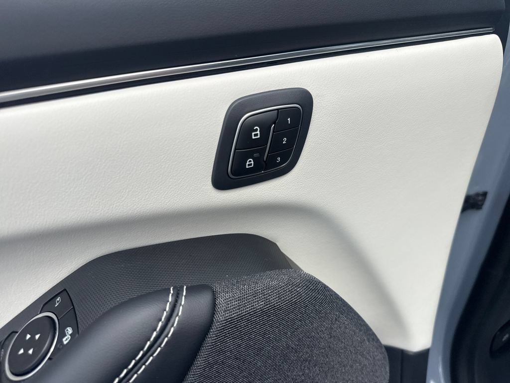 Used 2025 Ford Mustang Mach-E Premium AWD/4WD image 18