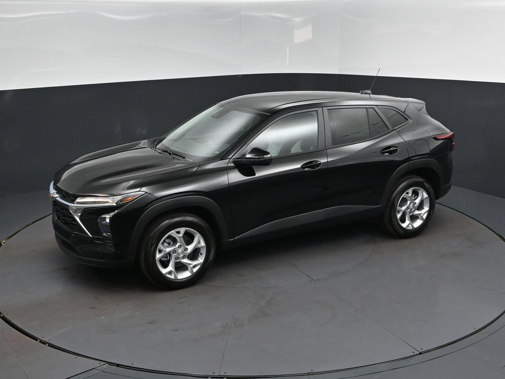 New 2026 Chevrolet Trax LS w/ LS Convenience Package FWD image 31