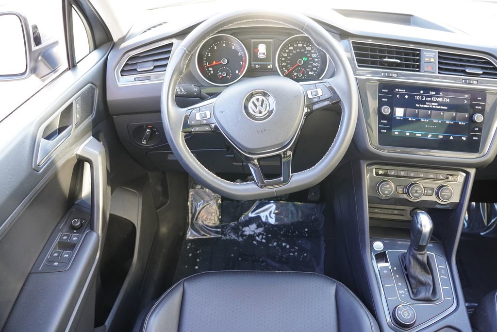 Used 2021 Volkswagen Tiguan SE w/ Panoramic Sunroof Package image 19