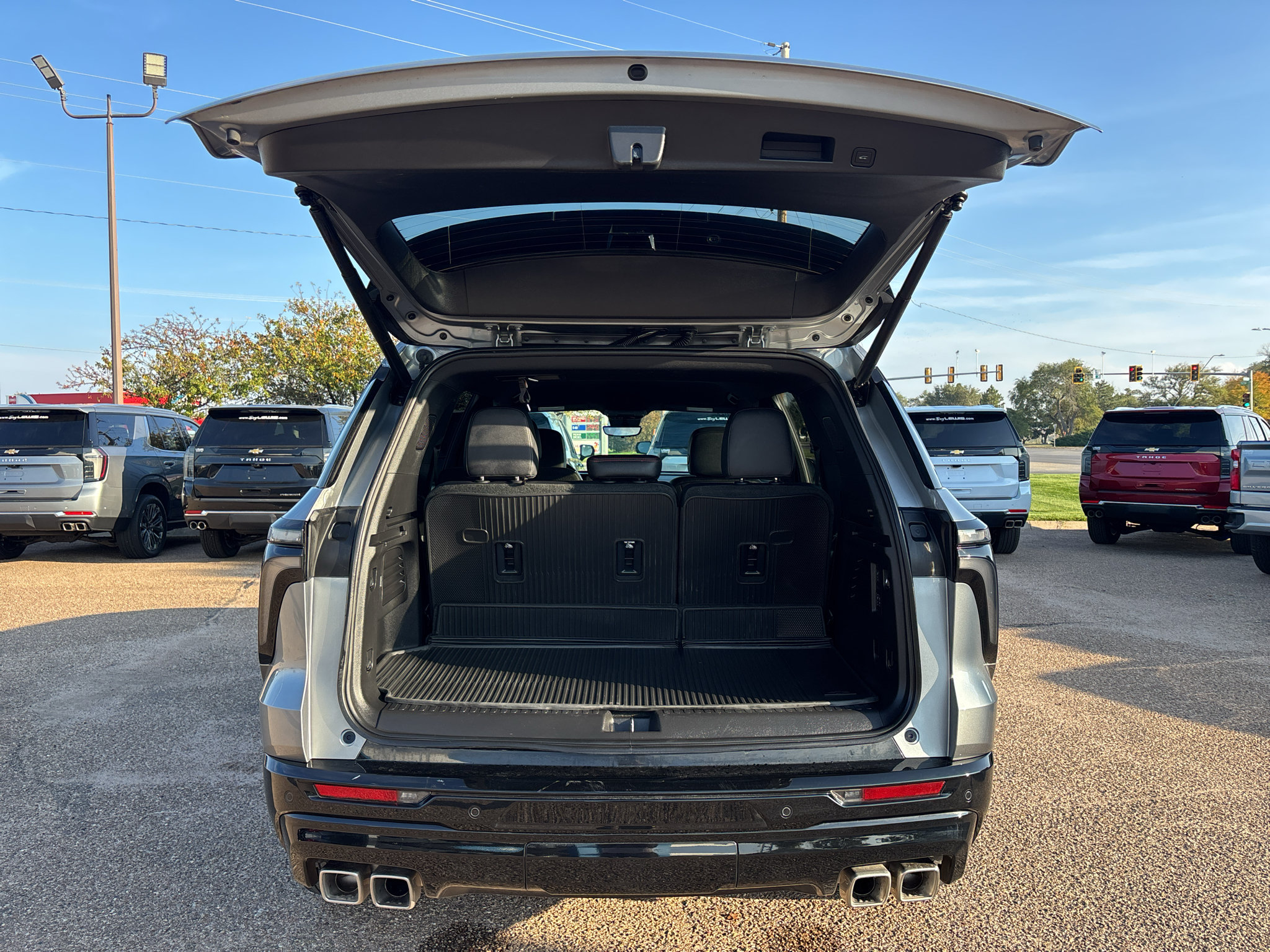 Used 2026 Chevrolet Traverse RS w/ LPO, Floor Liner Package FWD image 8