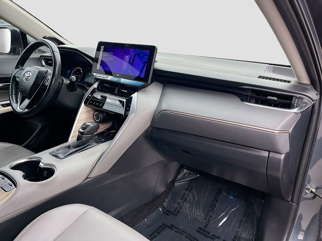 Used 2024 Toyota Venza XLE image 30