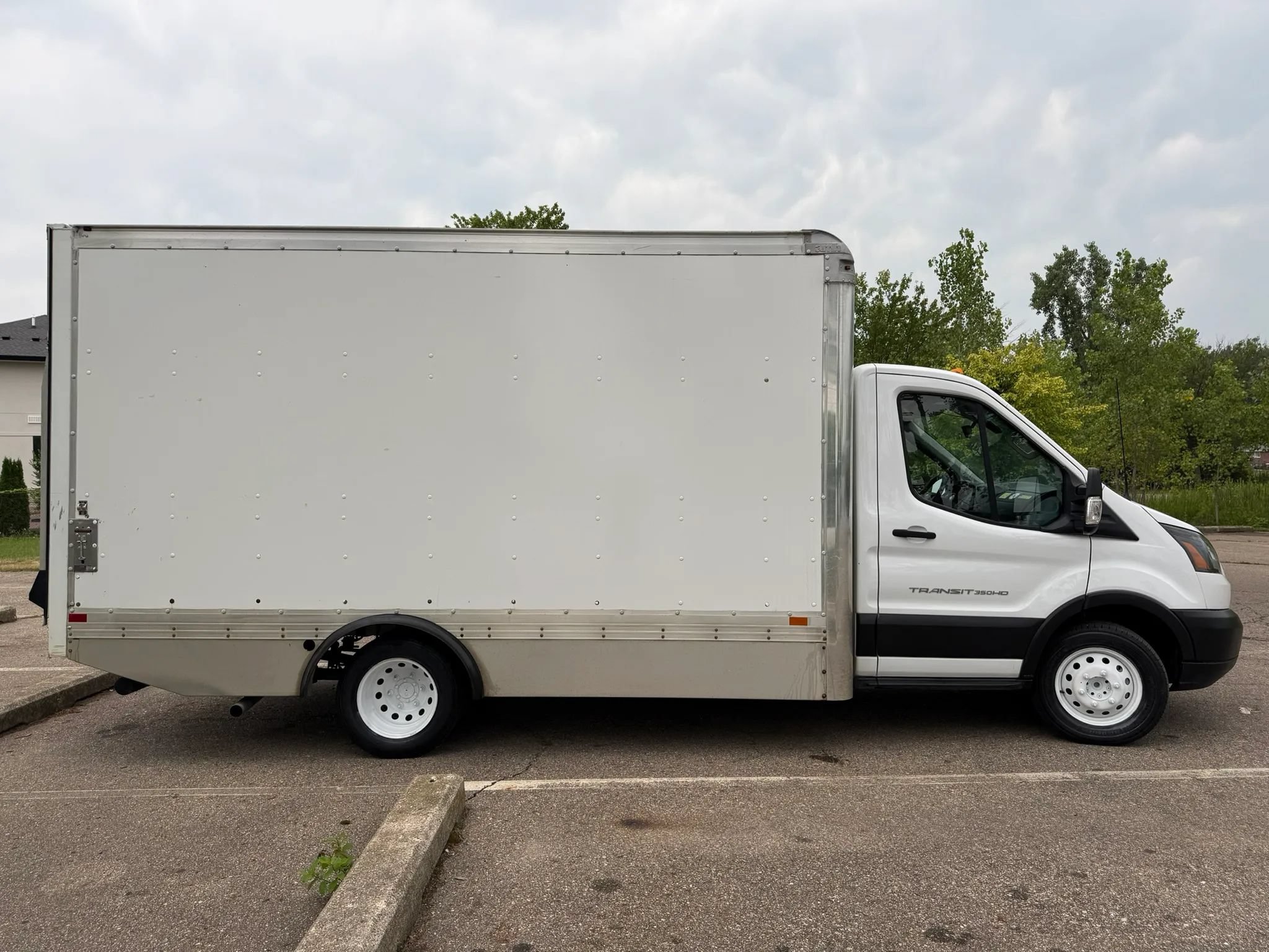Used 2019 Ford Transit 350 156 DRW RWD image 4