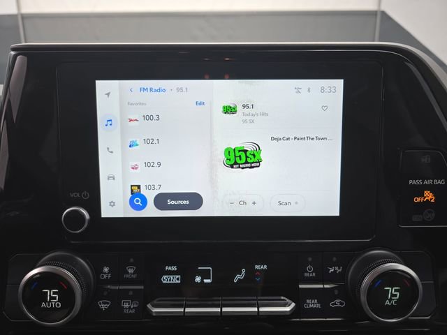 Used 2024 Toyota Highlander LE image 28