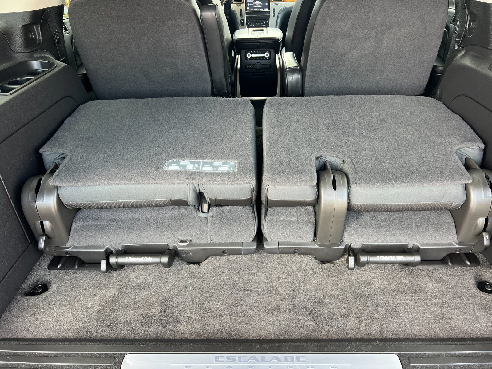 Used 2014 Cadillac Escalade Platinum AWD/4WD image 16