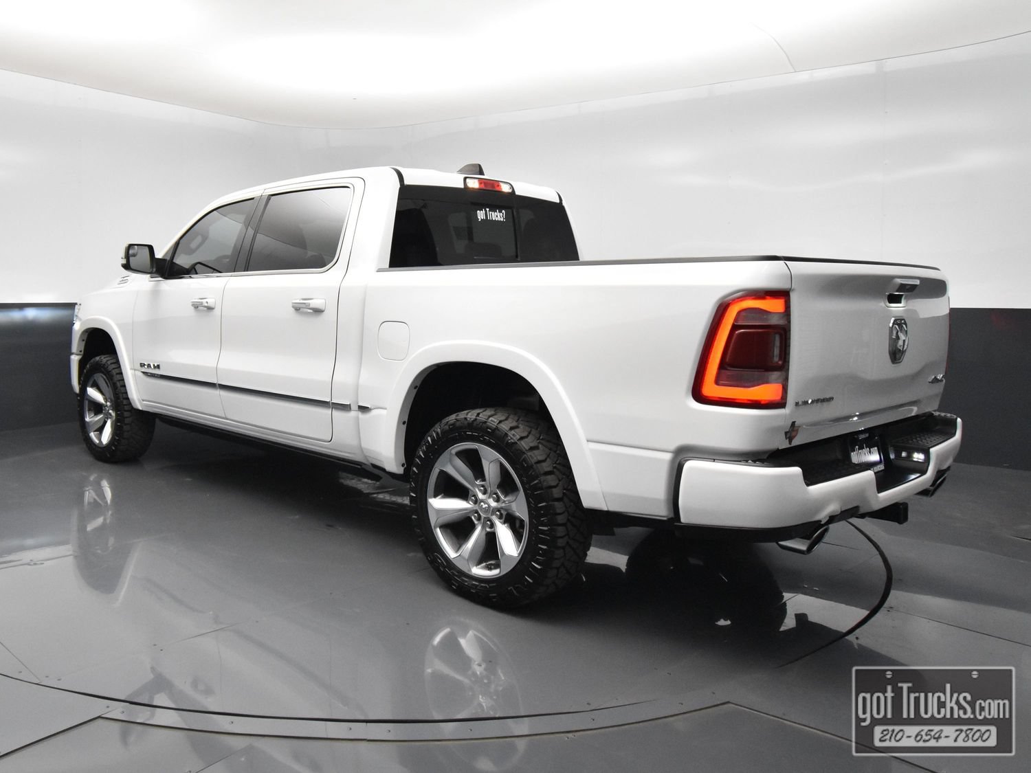 Used 2022 RAM 1500 Limited w/ Body Color Bumper Group AWD/4WD image 5