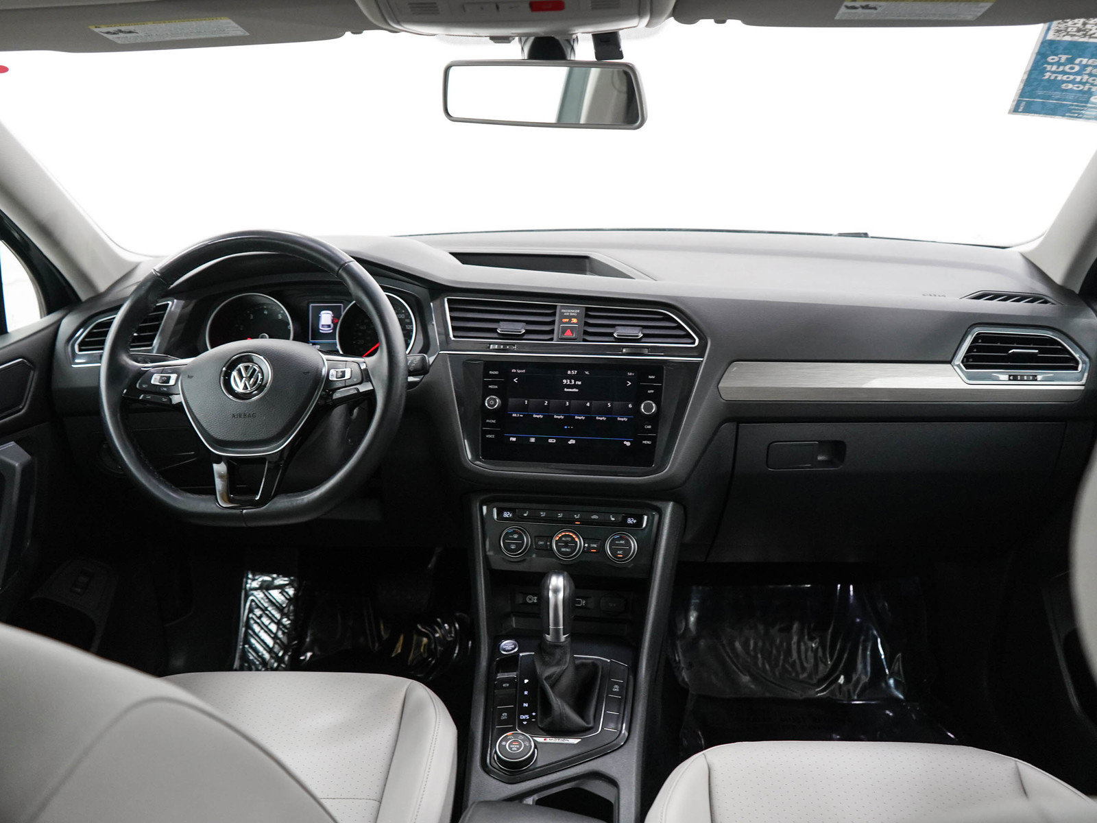 Used 2018 Volkswagen Tiguan SEL AWD/4WD image 13