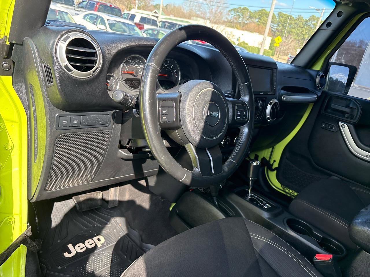 Used 2016 Jeep Wrangler Unlimited Rubicon w/ Max Tow Package image 31