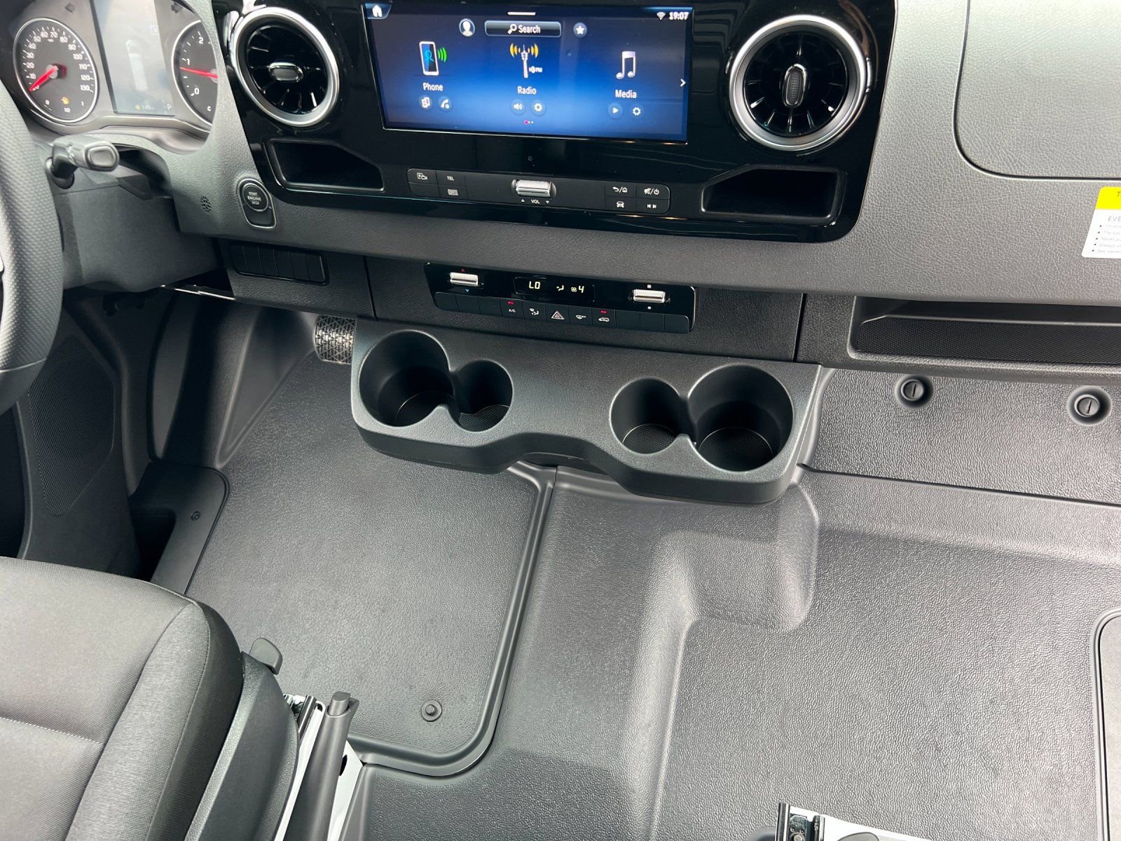 New 2025 Mercedes-Benz Sprinter 2500 image 10