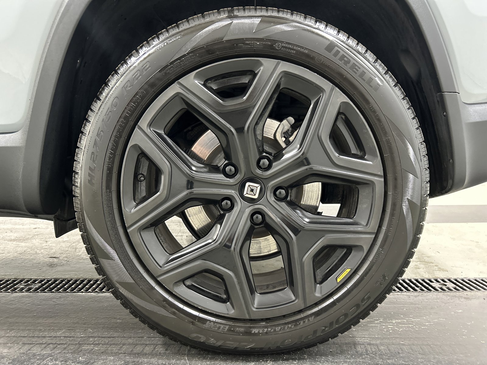 Used 2023 Rivian R1S Adventure image 10