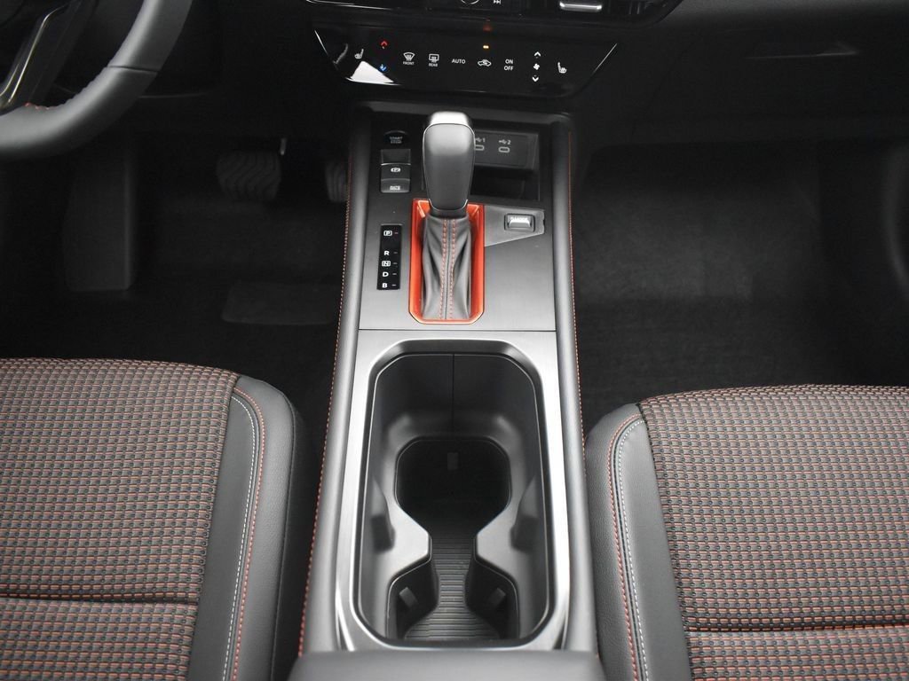 New 2026 Nissan Kicks SR w/ Cold Weather Package image 12