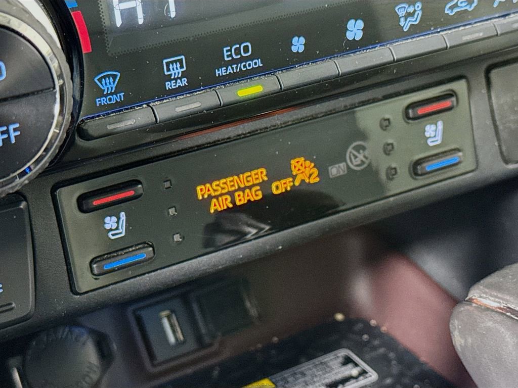 Used 2021 Toyota RAV4 Limited image 20