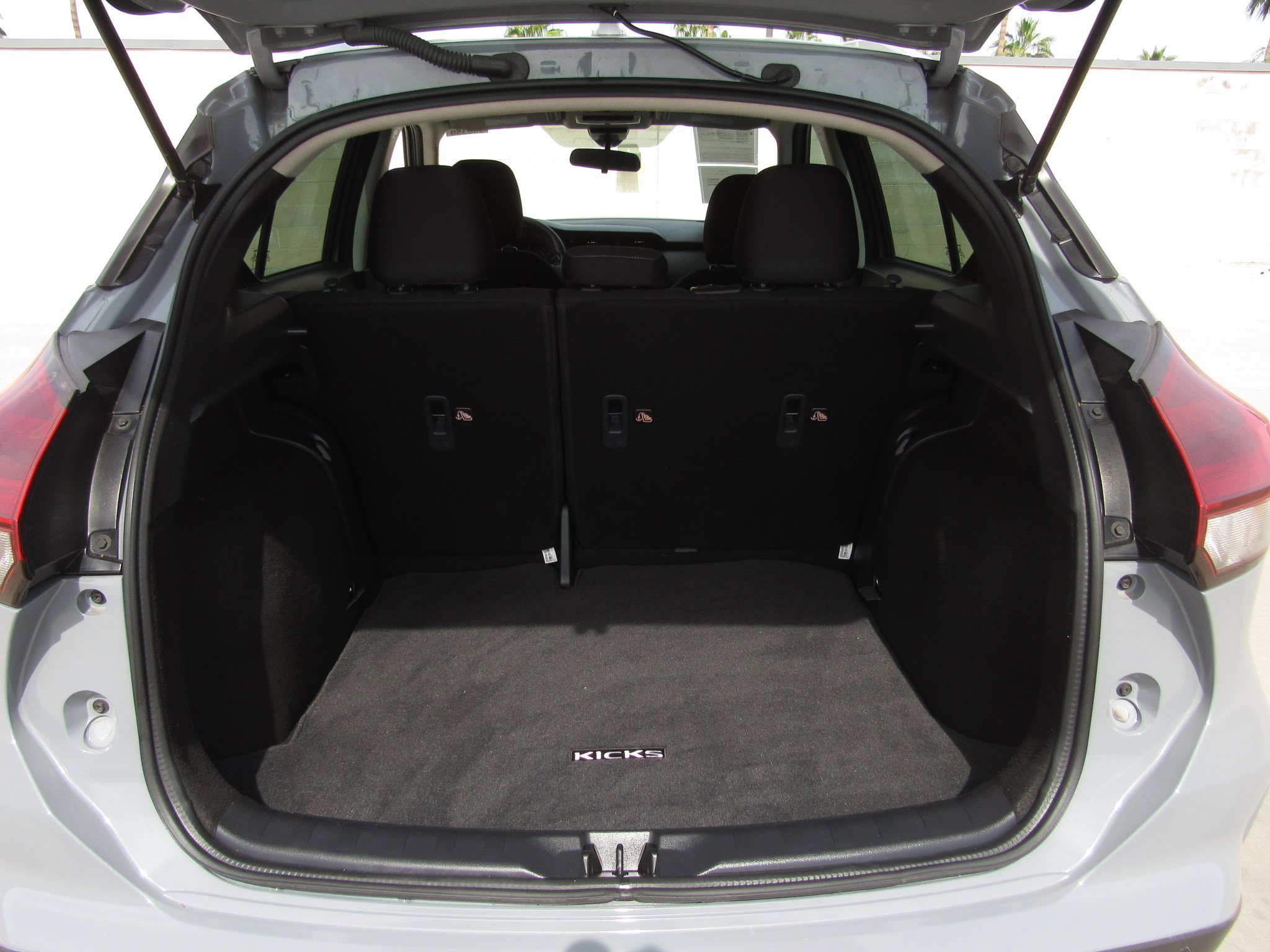 Used 2024 Nissan Kicks SV image 12