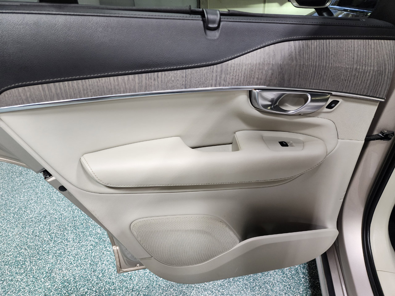 Used 2023 Volvo XC90 B6 Ultimate w/ Protection Package Premier image 21