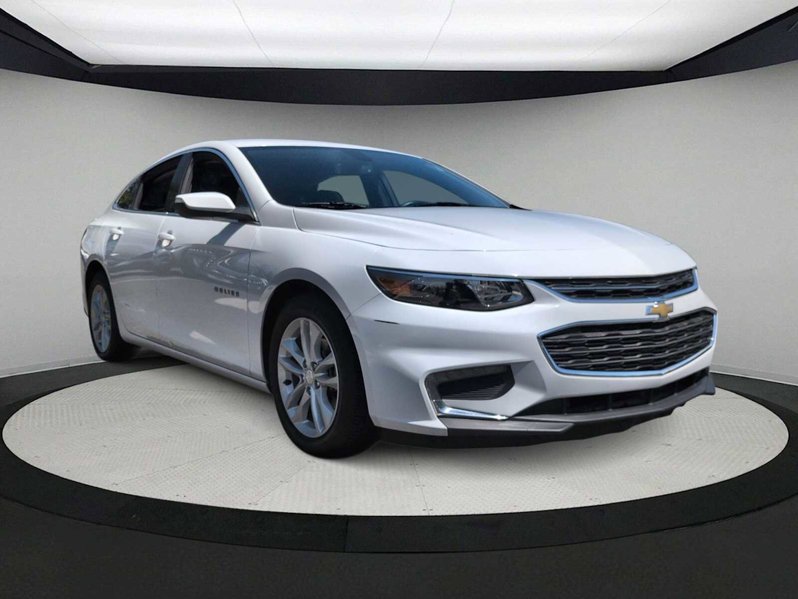 Used 2016 Chevrolet Malibu LT FWD image 2