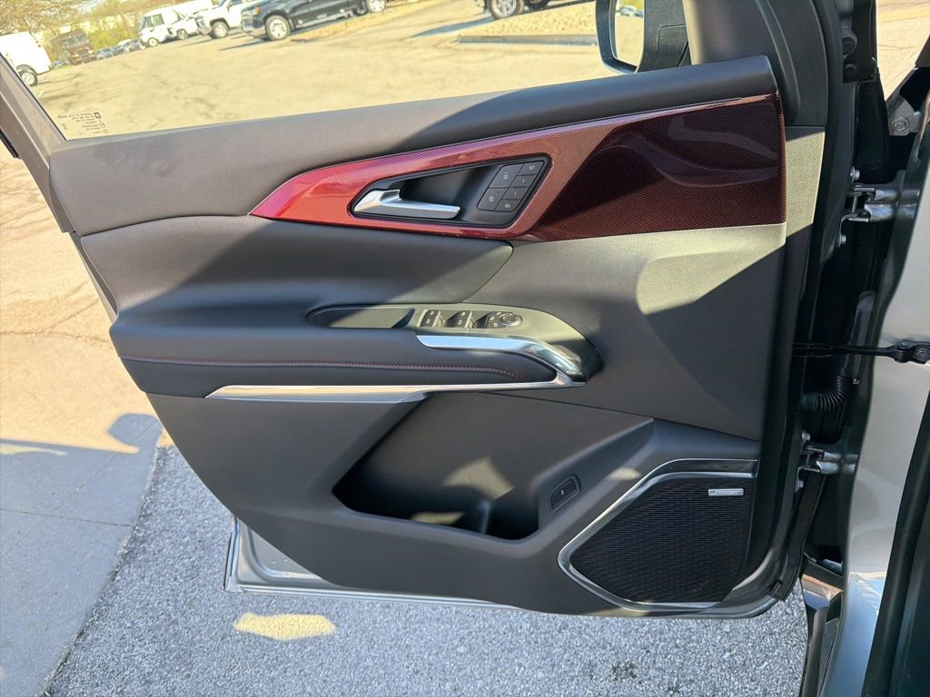 Certified 2025 Chevrolet Traverse RS w/ LPO, Illumination Package FWD image 38