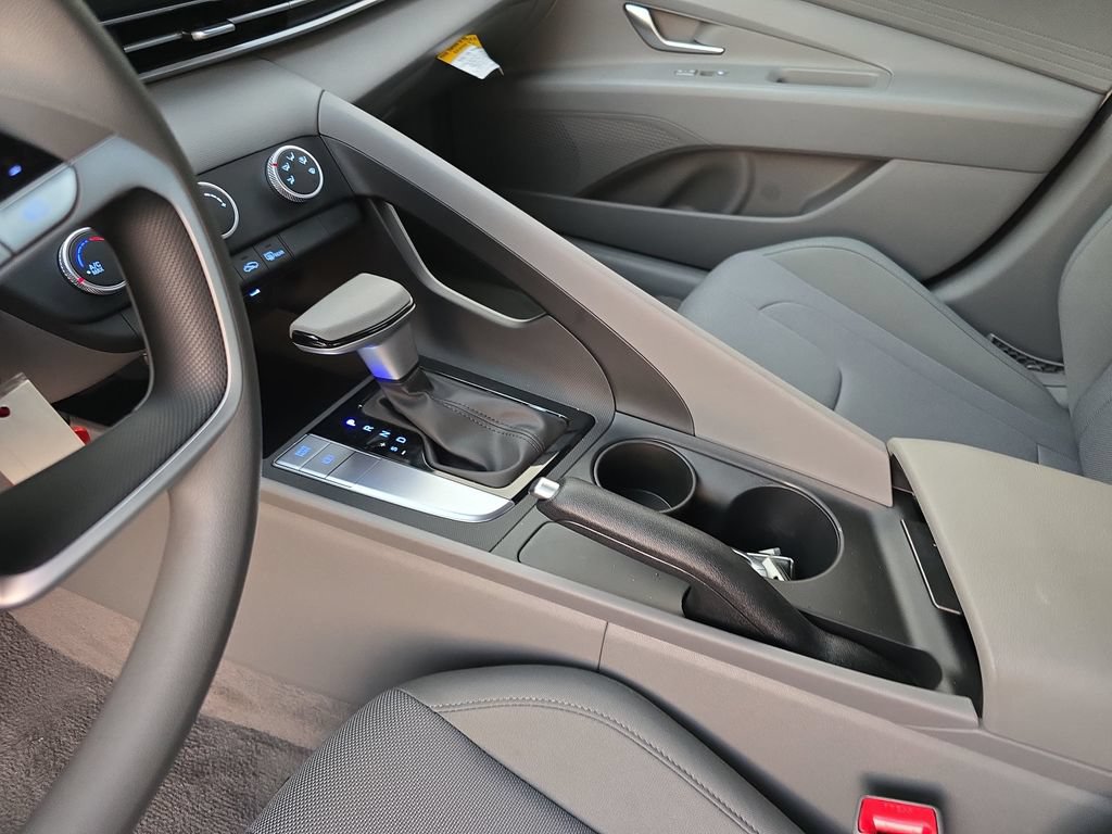 Certified 2026 Hyundai Elantra SE FWD image 22