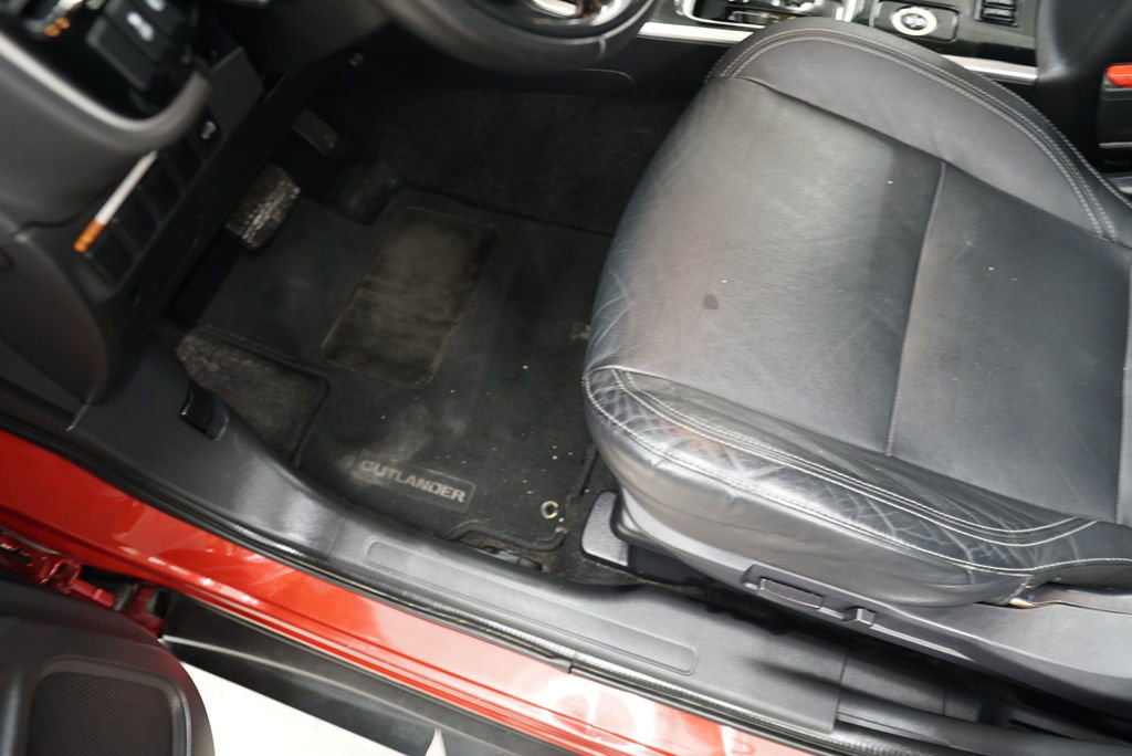 Used 2019 Mitsubishi Outlander SEL AWD/4WD image 36
