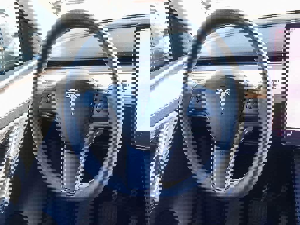 Used 2023 Tesla Model Y Long Range image 13