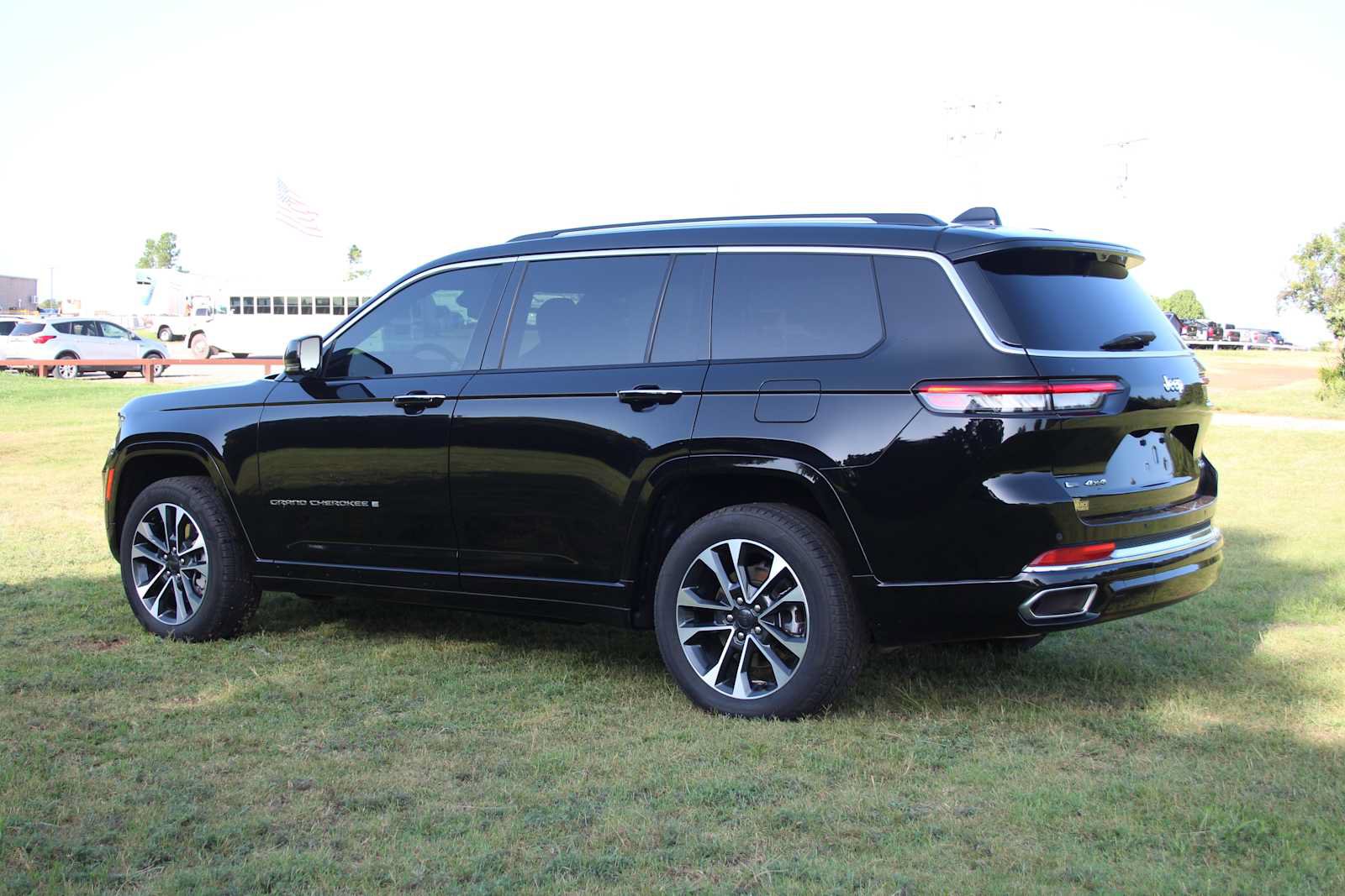 Used 2021 Jeep Grand Cherokee L Overland w/ Luxury Tech Group IV AWD/4WD image 7
