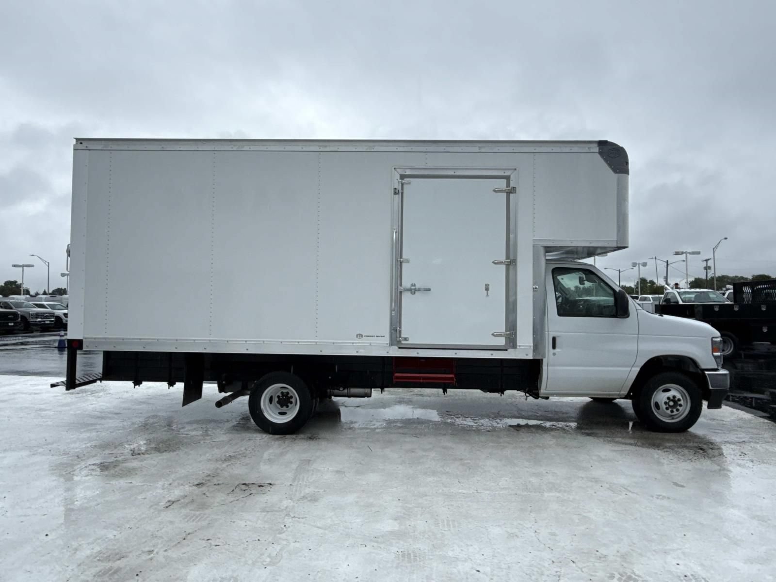 New 2027 Ford E-450 and Econoline 450 Super Duty w/ Power Equipment Group RWD image 2