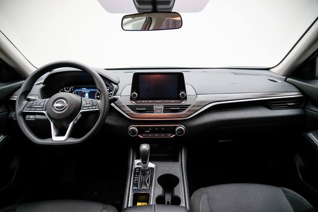 Used 2025 Nissan Altima 2.5 SV image 26