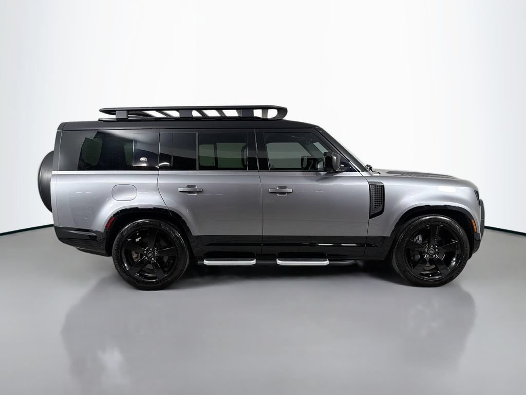 Used 2023 Land Rover Defender 130 X-Dynamic SE AWD/4WD image 4