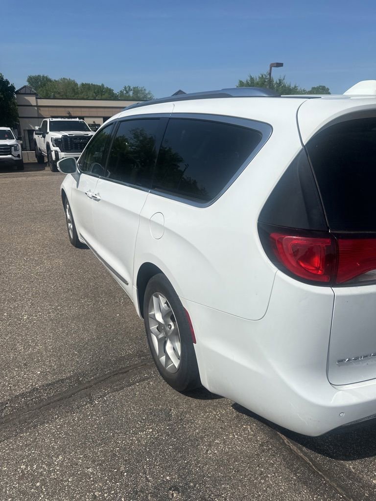 Used 2019 Chrysler Pacifica Limited FWD image 6