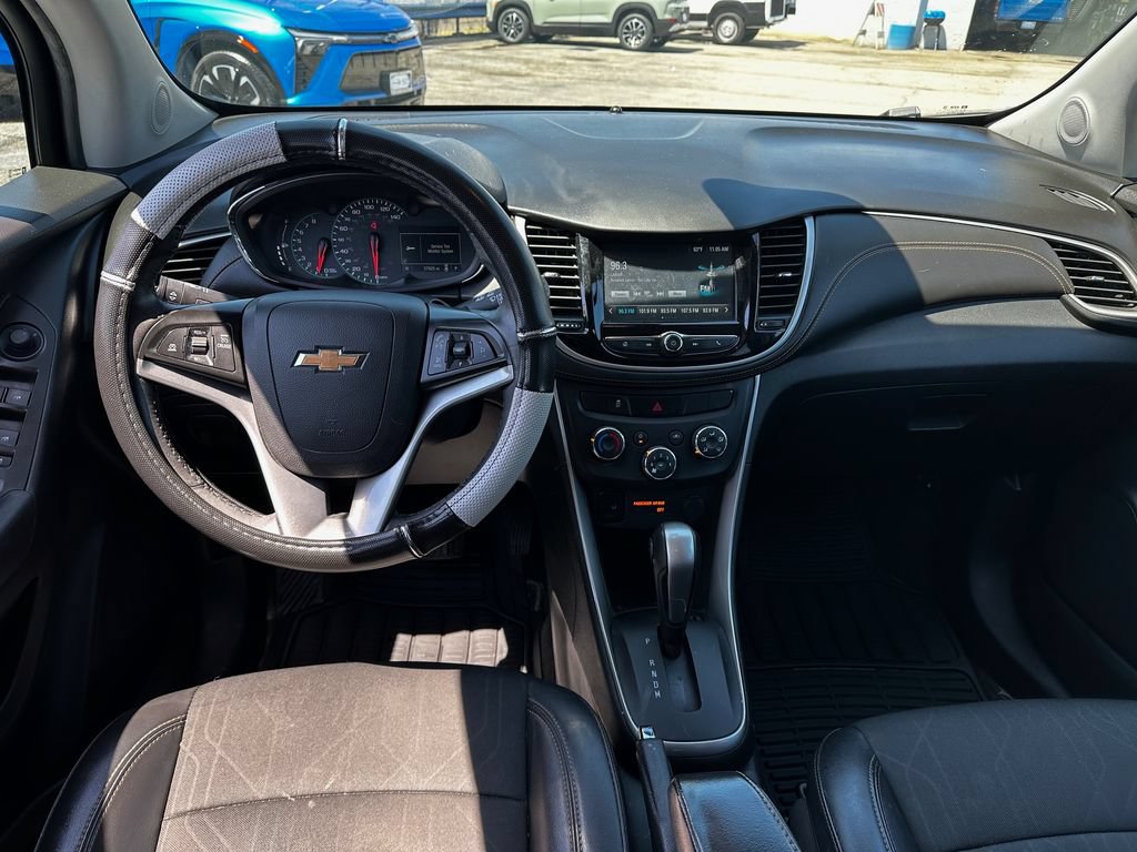 Used 2017 Chevrolet Trax LT w/ LT Convenience Package FWD image 5