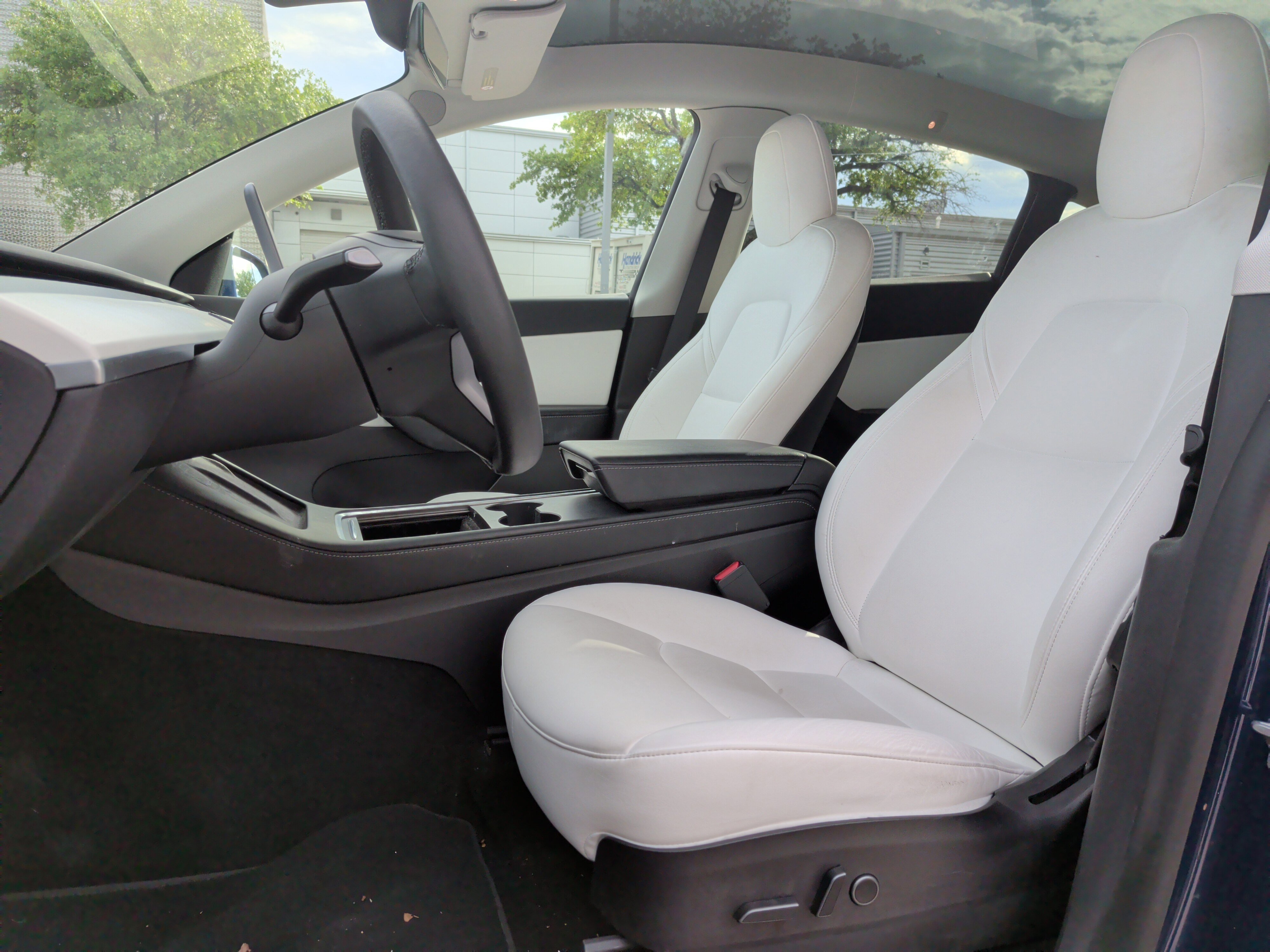 Used 2022 Tesla Model Y Long Range image 15