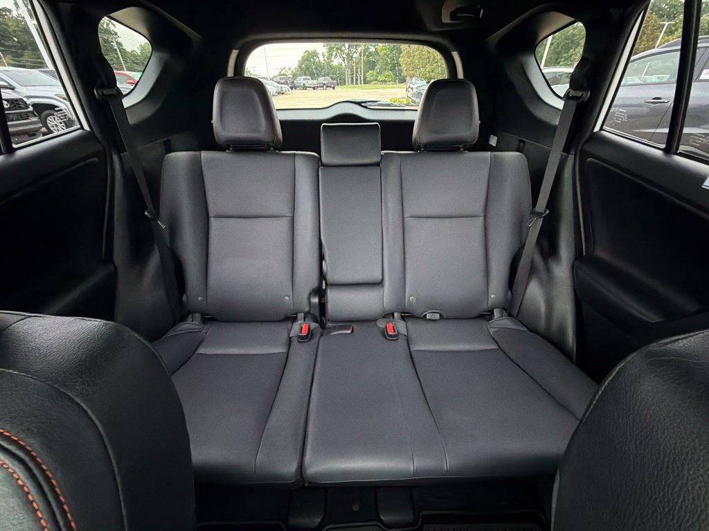 Used 2018 Toyota RAV4 SE w/ All Weather Liner Package AWD/4WD image 24