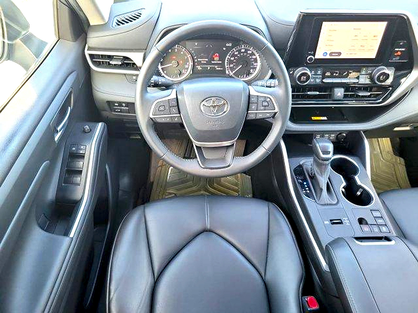 Used 2023 Toyota Highlander XLE FWD image 18