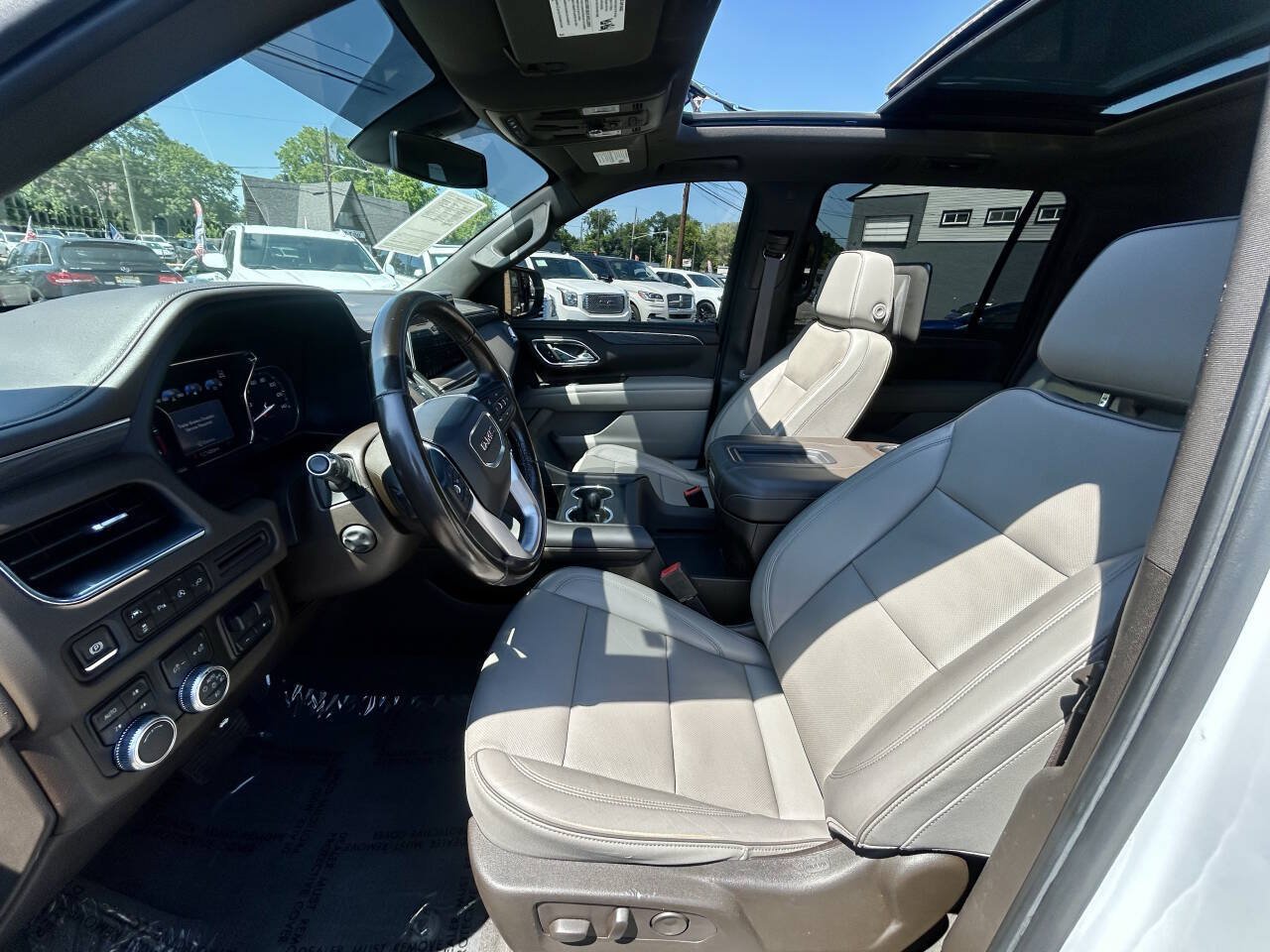 Used 2021 GMC Yukon XL SLT w/ SLT Luxury Plus Package AWD/4WD image 9