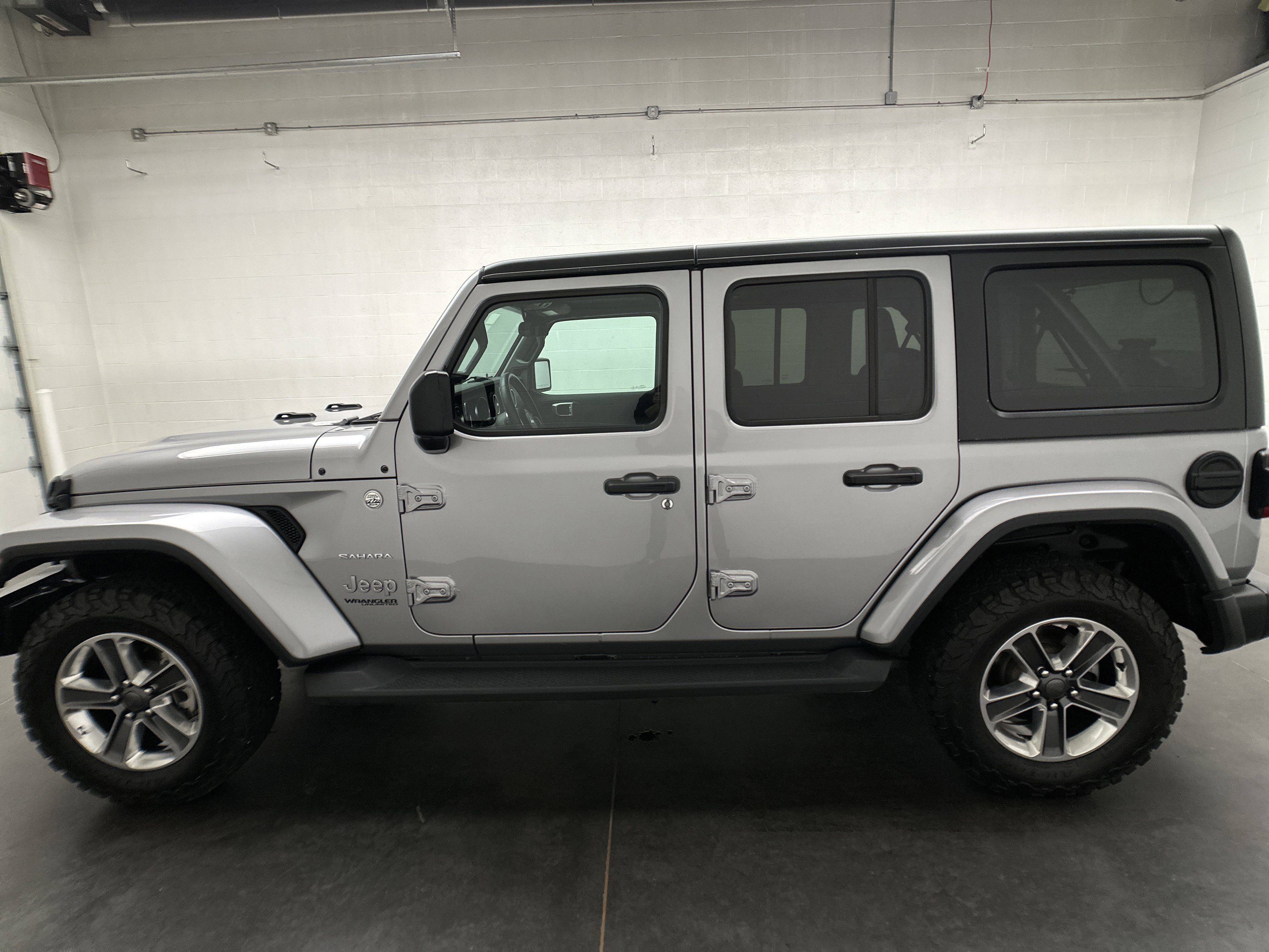 Used 2018 Jeep Wrangler Unlimited Sahara image 5